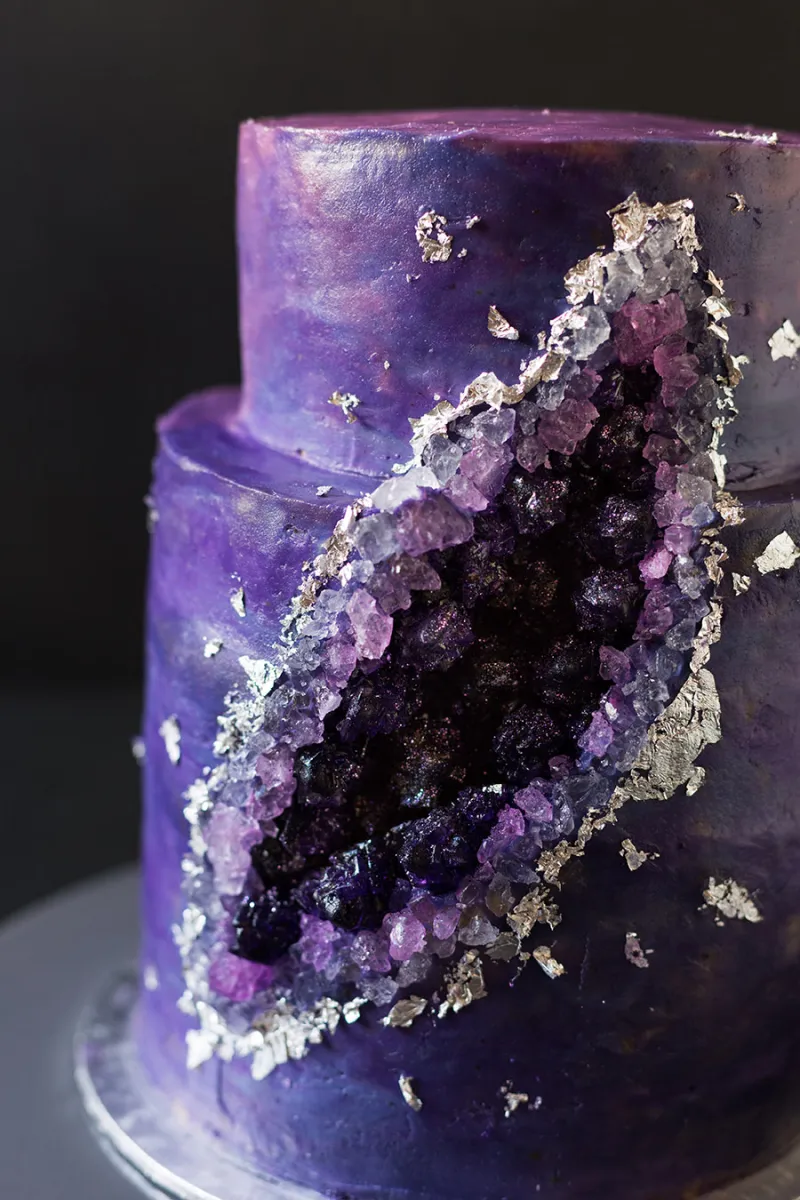 Crystal Clear Delicious: The Wildly Nerdy (and Totally Edible) Science Behind Geode Cakes